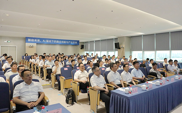 智启未来  AI驱动下的融合立异与工业厘革